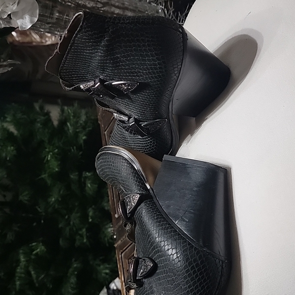 Franco Sarto casual  Heeled Bootie size 9 color black - Picture 6 of 15